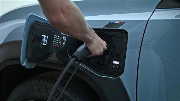 charging the battery - R4 E-Tech electric- Renault