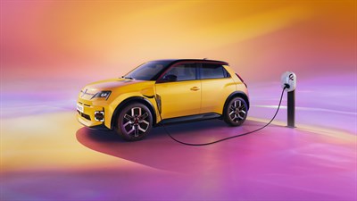 Renault 5 charging
