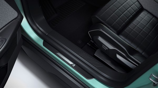 illuminated door sills - Renault 4 E-Tech electric