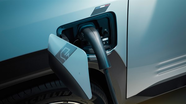 optimised charging on the road - Renault 4 E-Tech electric