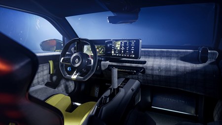 in-car technology - Renault 5 Turbo 3E