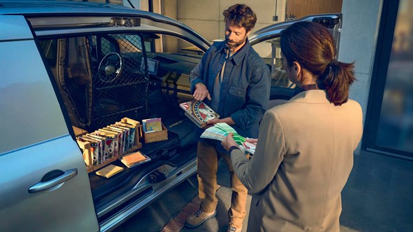 swivelling mesh bulkhead with folding passenger seat - Renault Kangoo Van