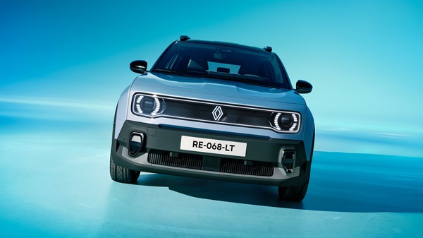 driving pleasure- Renault 4 E-Tech electric