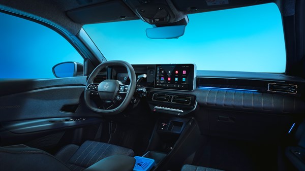 comfortable “cocoon-effect” interior - Renault 4 E-Tech electric