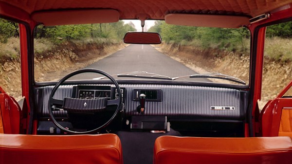 Renault 5 interior